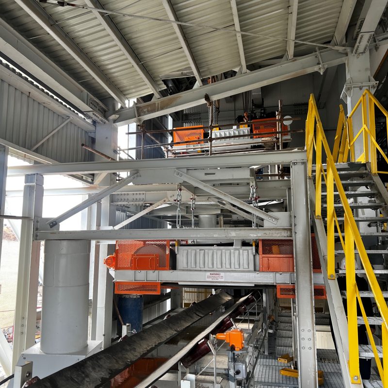 جداکننده مغناطیسی الکتریکی اتوماتیک (Electrical Magnetic Separator Self CLEANING )